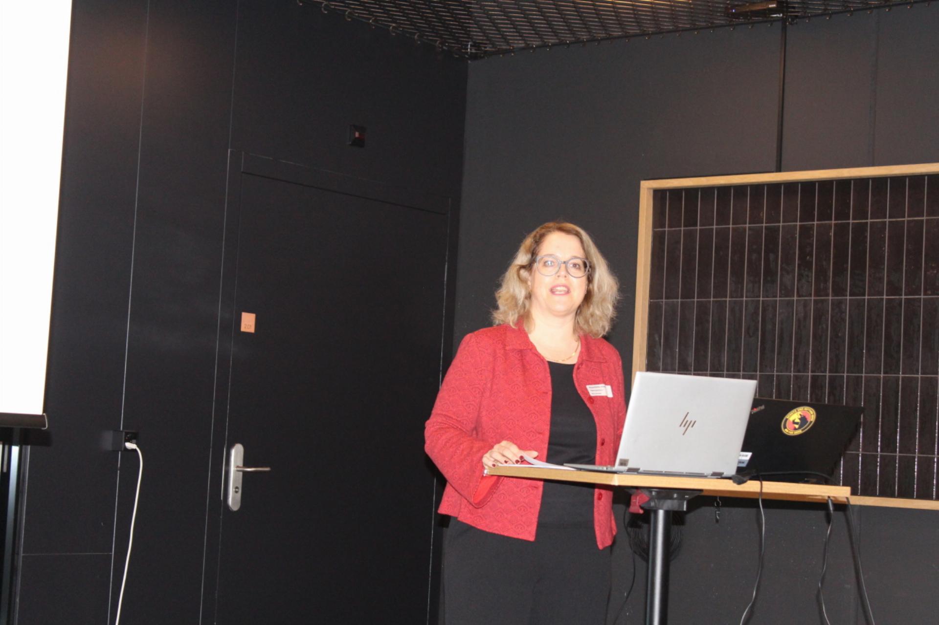 Reger Austausch und Networking am Neujahrsapéro - Das Bild wird blockiert. – Möglicherweise durch einen aktiven Adblocker.