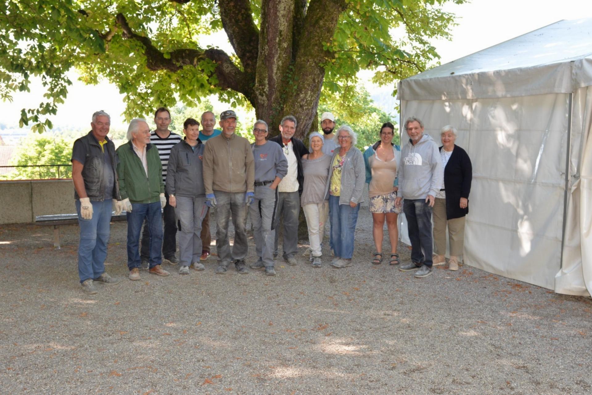 Meisseln, schleifen, bohren, klopfen