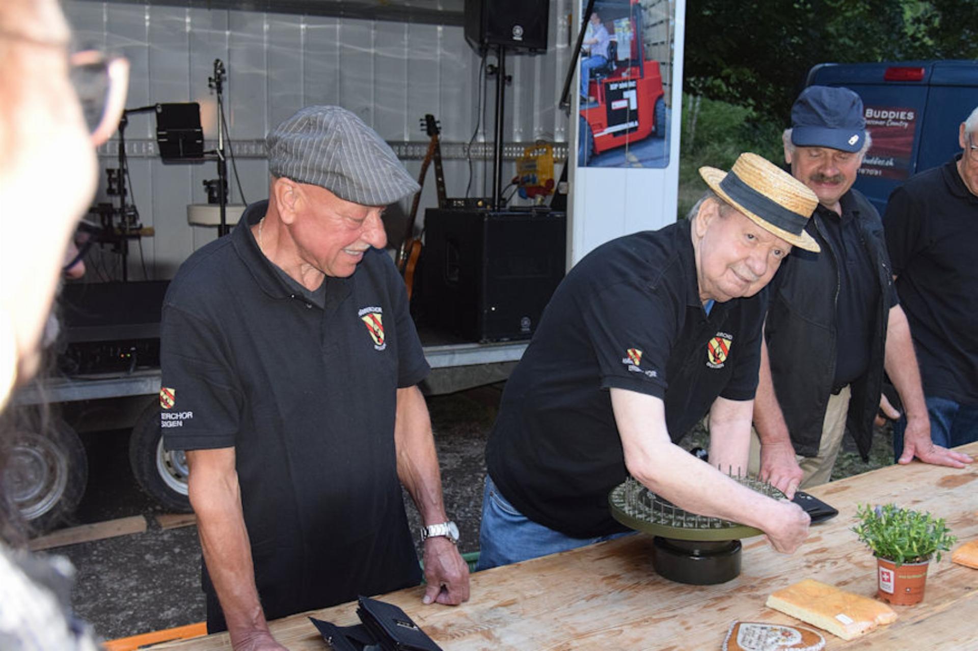 Das Waldfest in Ersigen trotzt dem Regenwetter