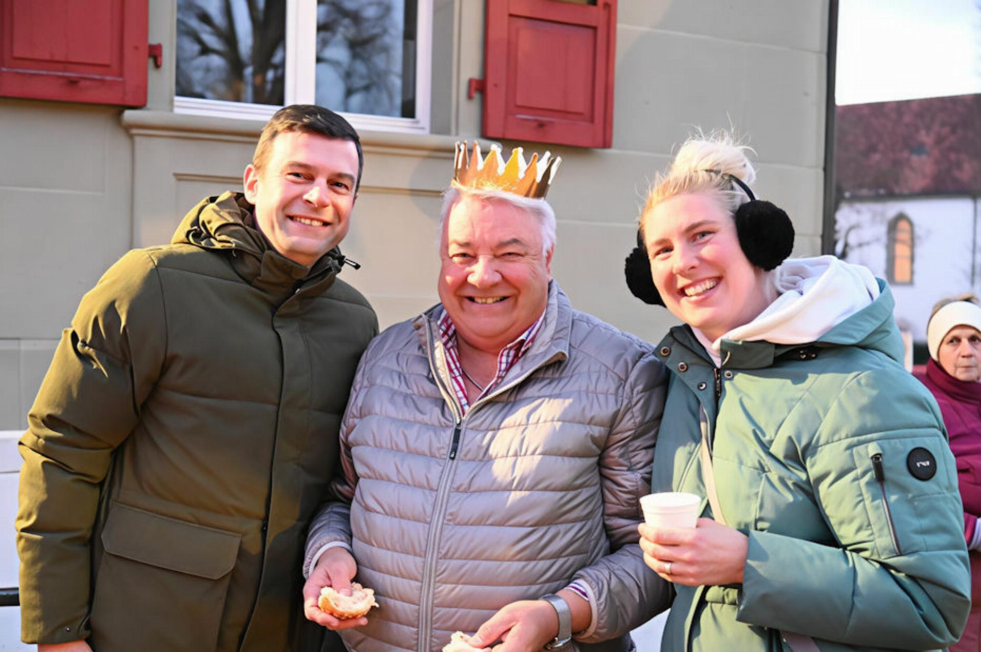 Königskuchenessen in Koppigen - Das Bild wird blockiert. – Möglicherweise durch einen aktiven Adblocker.