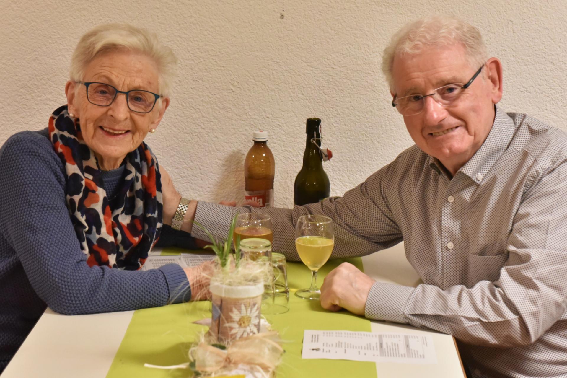 Verdiente Ehrung des Dirigenten Fritz Egli - Das Bild wird blockiert. – Möglicherweise durch einen aktiven Adblocker.