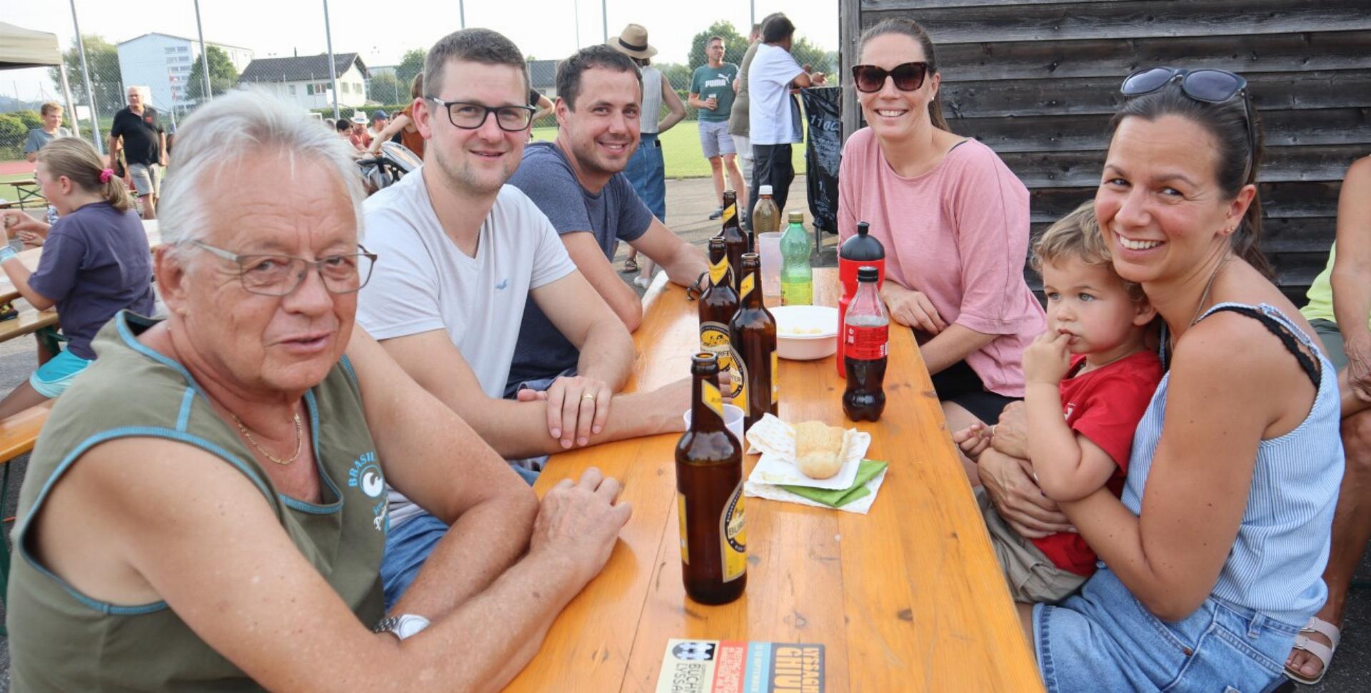Beim «Fyrabe-Beizli» miteinander einen warmen Sommerabend geniessen