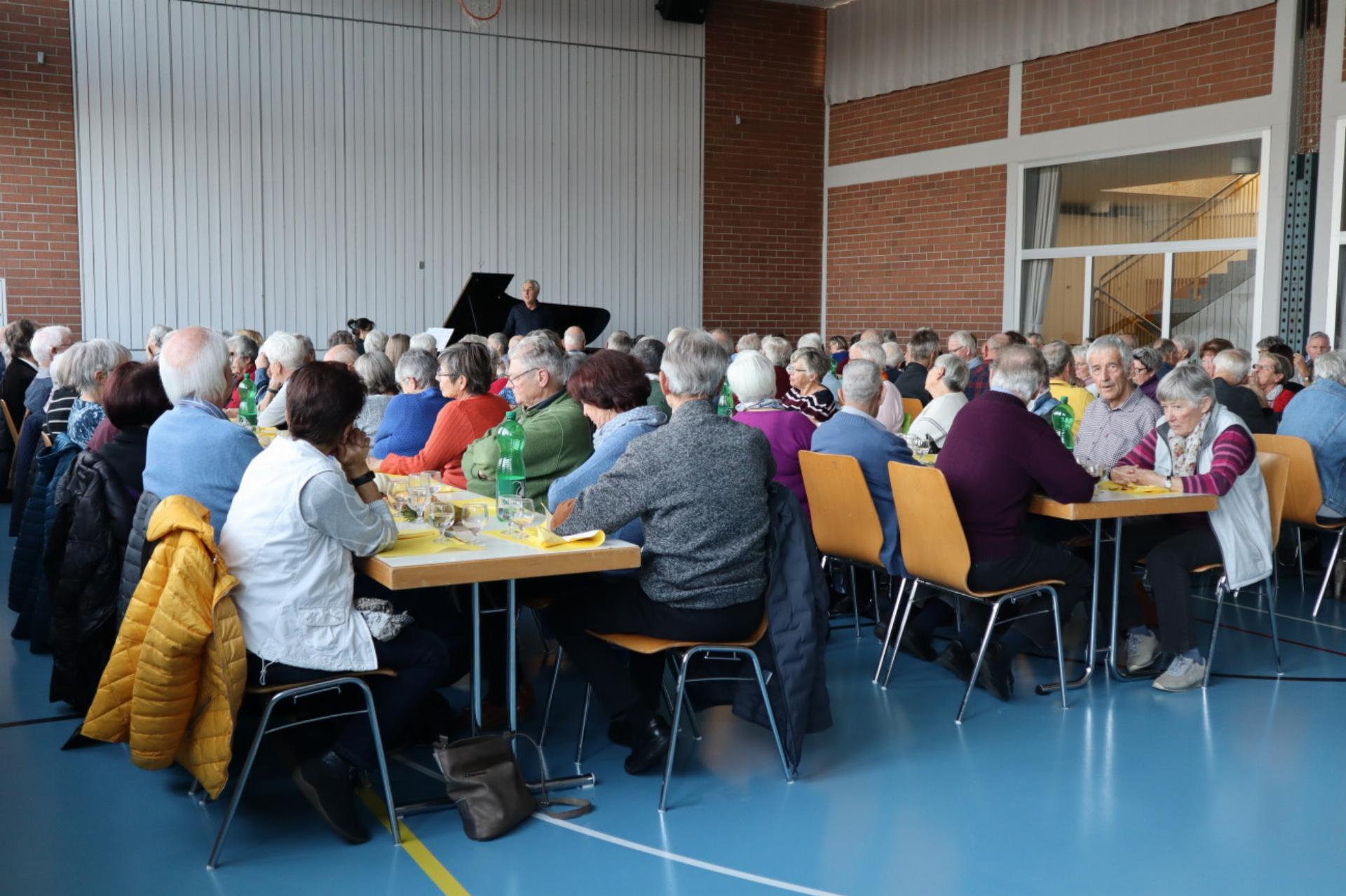 Feines Essen, Musik, Gesang und gute Gespräche - Das Bild wird blockiert. – Möglicherweise durch einen aktiven Adblocker.