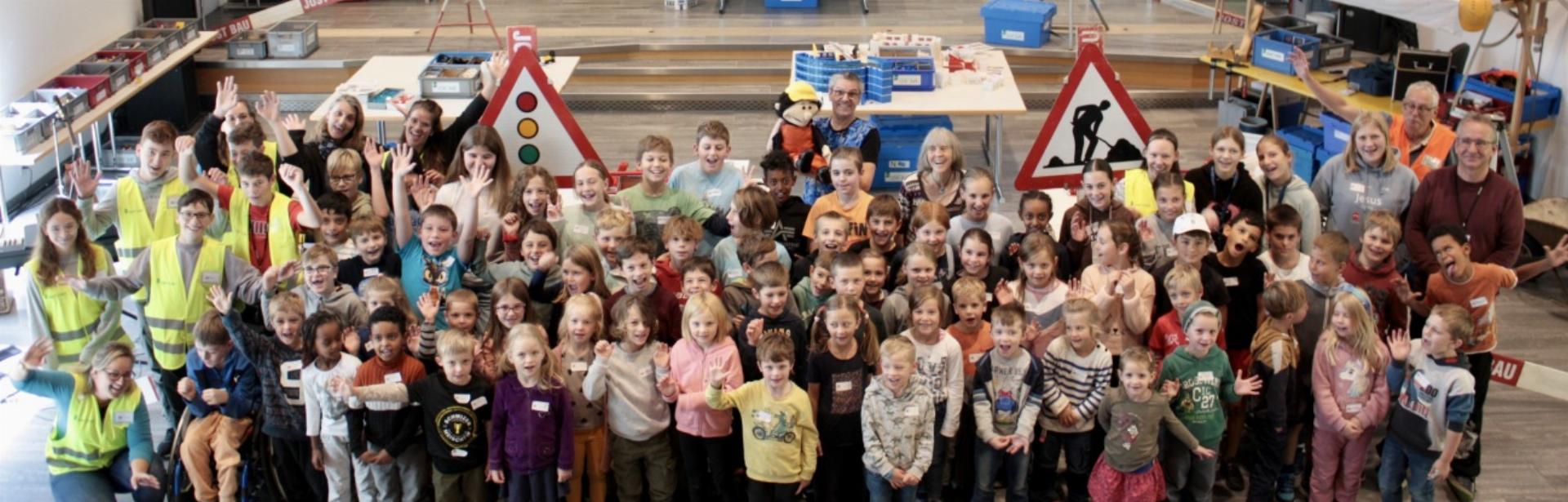 Kinder bauen in Utzenstorf eine Lego-Stadt - Das Bild wird blockiert. – Möglicherweise durch einen aktiven Adblocker.