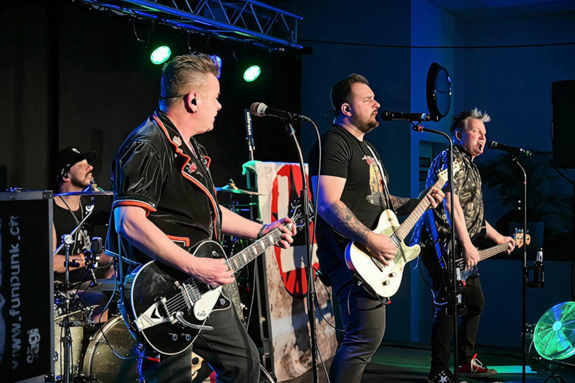 Fun Punk live mit Mitsing-Garantie - Das Bild wird blockiert. – Möglicherweise durch einen aktiven Adblocker.