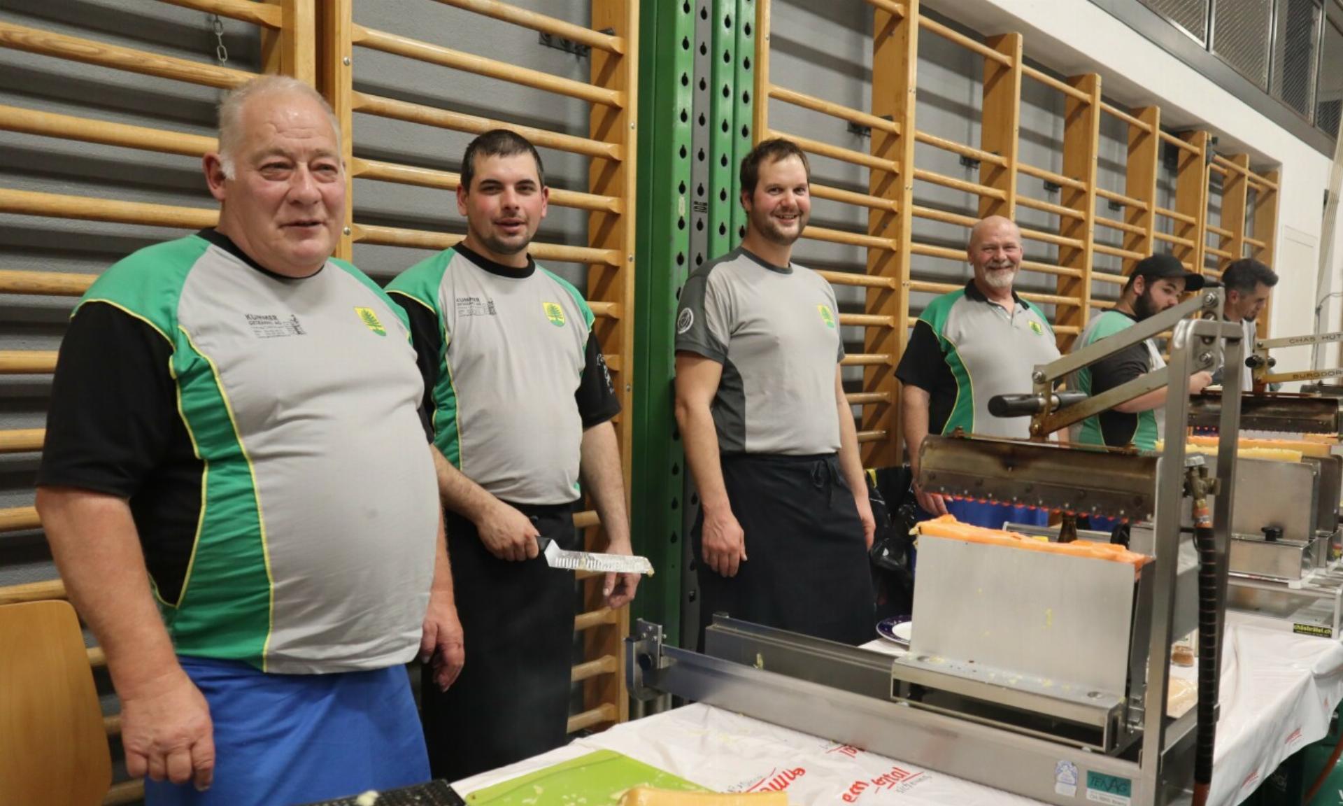 Traditioneller Raclette-Abend - Das Bild wird blockiert. – Möglicherweise durch einen aktiven Adblocker.