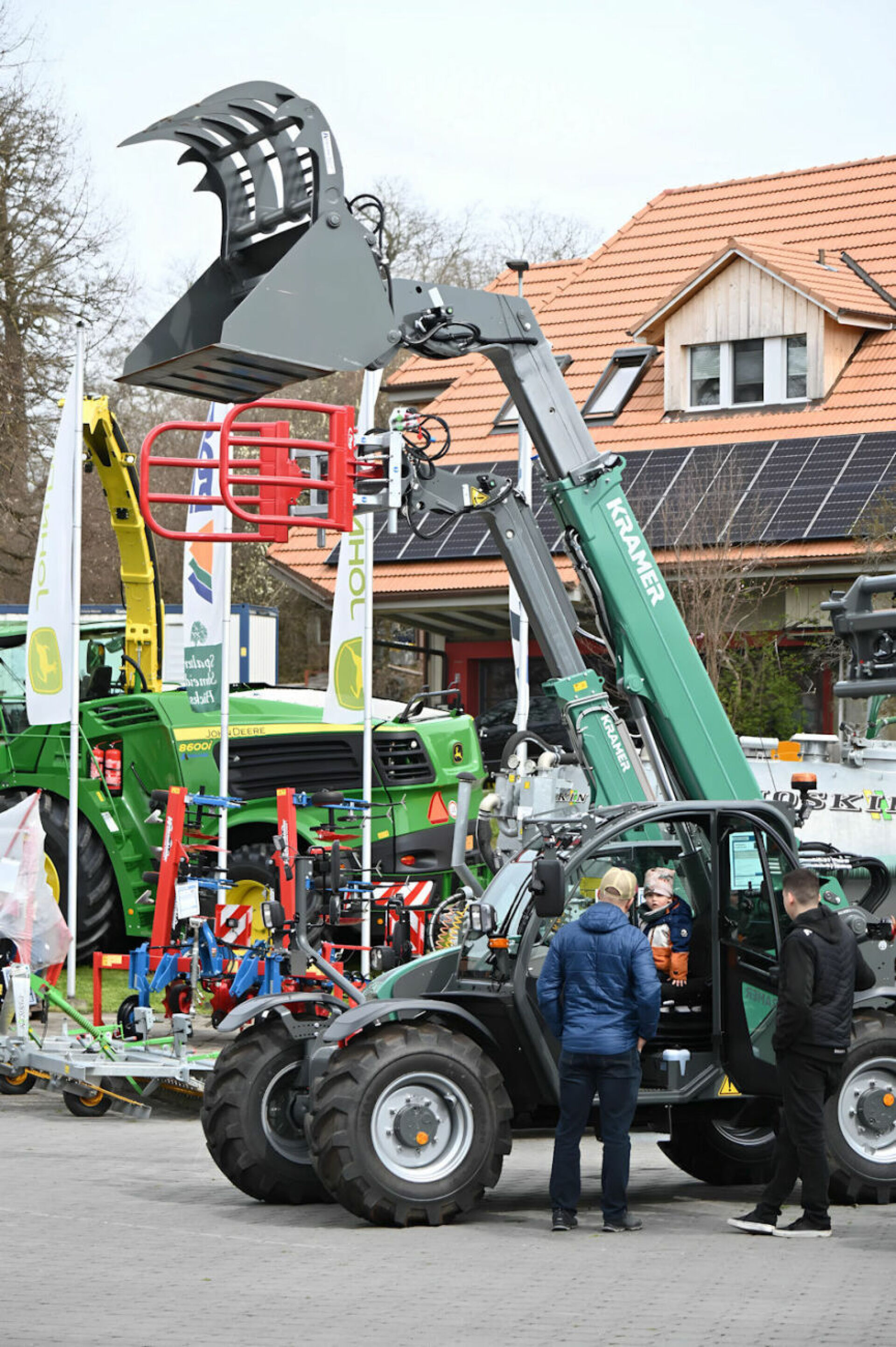 Hausausstellung der Robert Aebi Landtechnik AG - Das Bild wird blockiert. – Möglicherweise durch einen aktiven Adblocker.