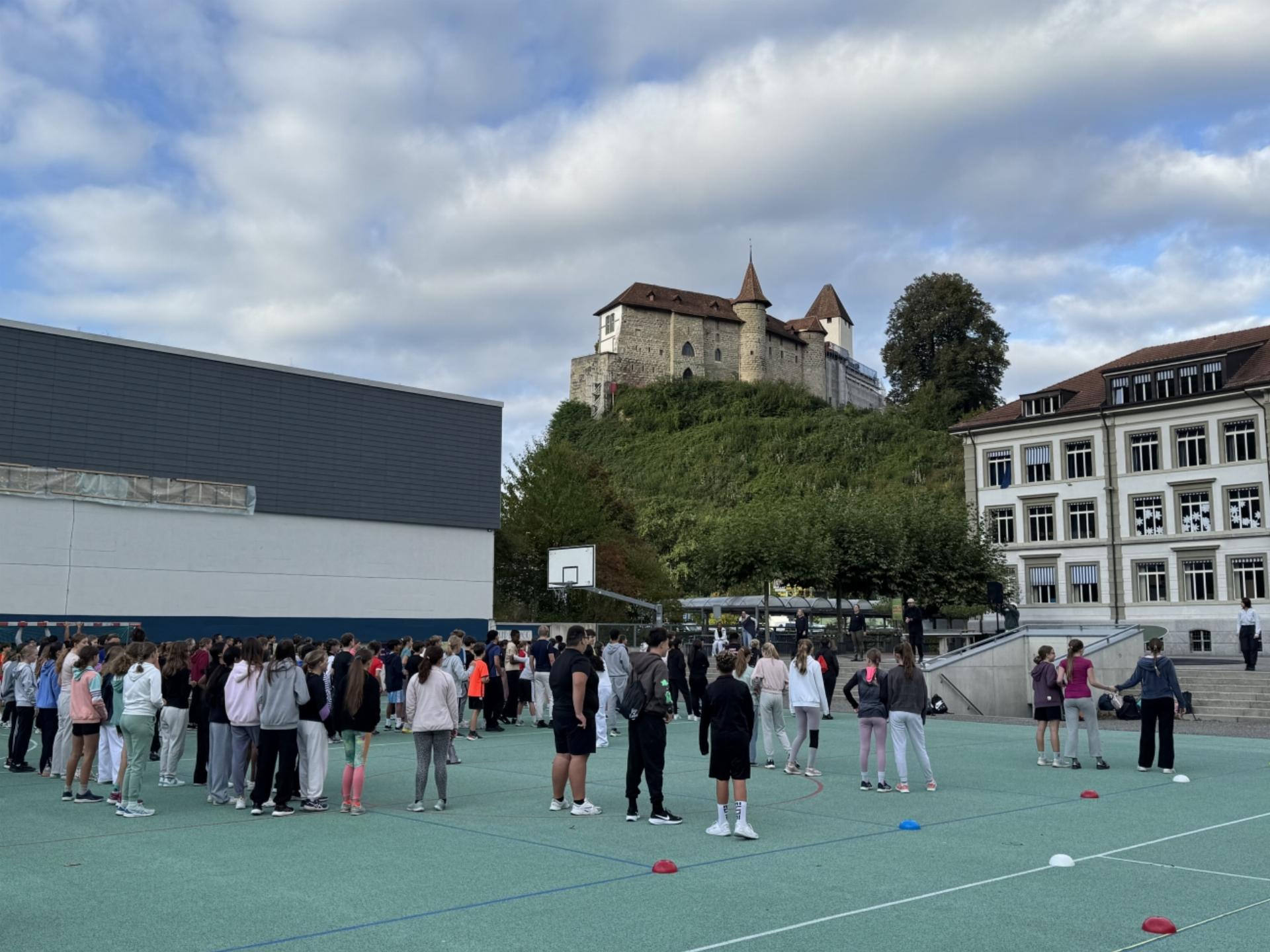Erster Sporttag mit dem neuen Schulleiter - Das Bild wird blockiert. – Möglicherweise durch einen aktiven Adblocker.