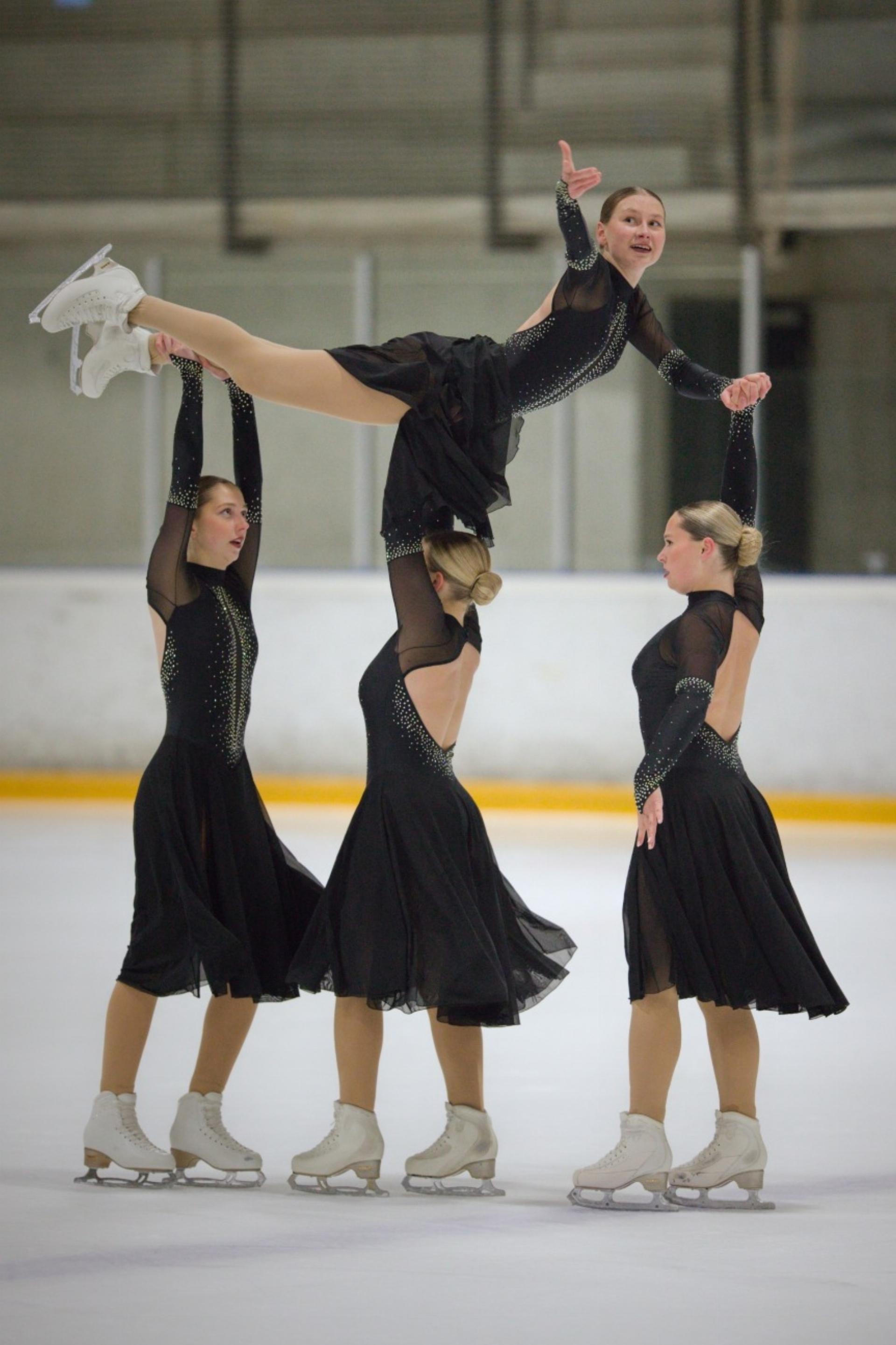 Erstes Schaulaufen und erste Medaille der Saison - Das Bild wird blockiert. – Möglicherweise durch einen aktiven Adblocker.