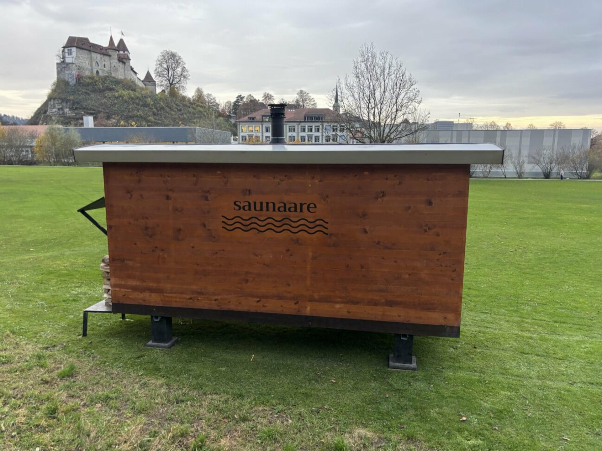 Eine Sauna mit Blick auf das Schloss Burgdorf - Das Bild wird blockiert. – Möglicherweise durch einen aktiven Adblocker.