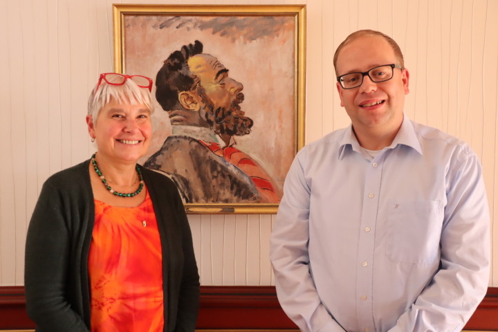 Gemeinderätin Beatrice Kuster Müller und Christoph Muralt, Leiter Finanzdirektion, blicken in die Zukunft.