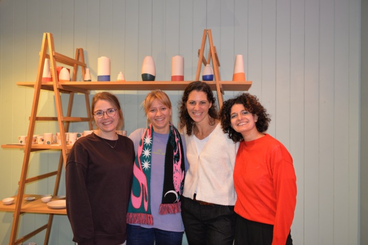 Das Team der Keramikwerkstatt (von links): Mirjam Dahinden, Selina Widmer, Bereichsleiterin Angela Bangerter und Andréa Schertenleib. Das Team der Keramikwerkstatt (von links): Mirjam Dahinden, Selina Widmer, Bereichsleiterin Angela Bangerter und Andréa Schertenleib.