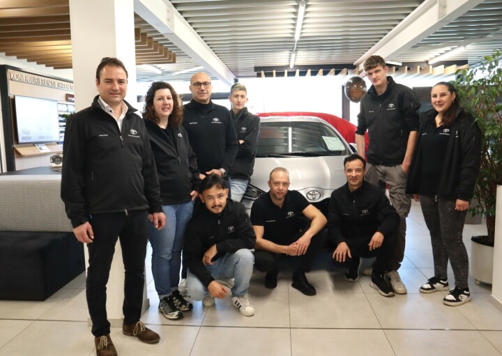 Inhaber Mario Koch (links) mit einigen Mitarbeitenden an der Herbstausstellung. Inhaber Mario Koch (links) mit einigen Mitarbeitenden an der Herbstausstellung.