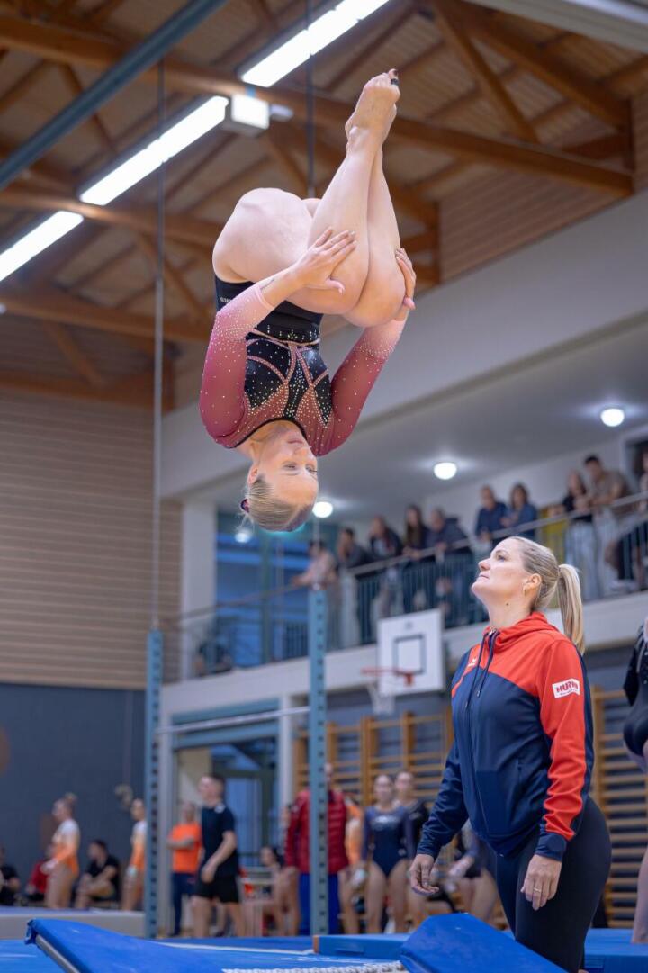 Sprung in der Kategorie Damen.