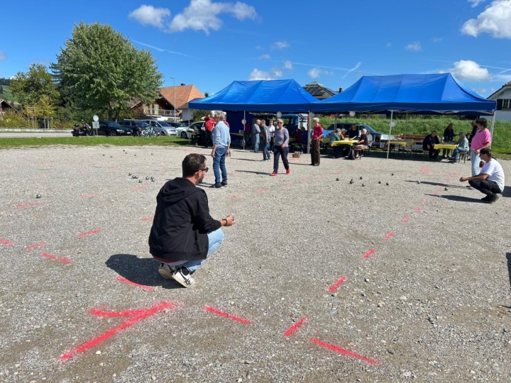 Pétanque verlangt eine gute Taktik, Präzision und viel Gelassenheit. 