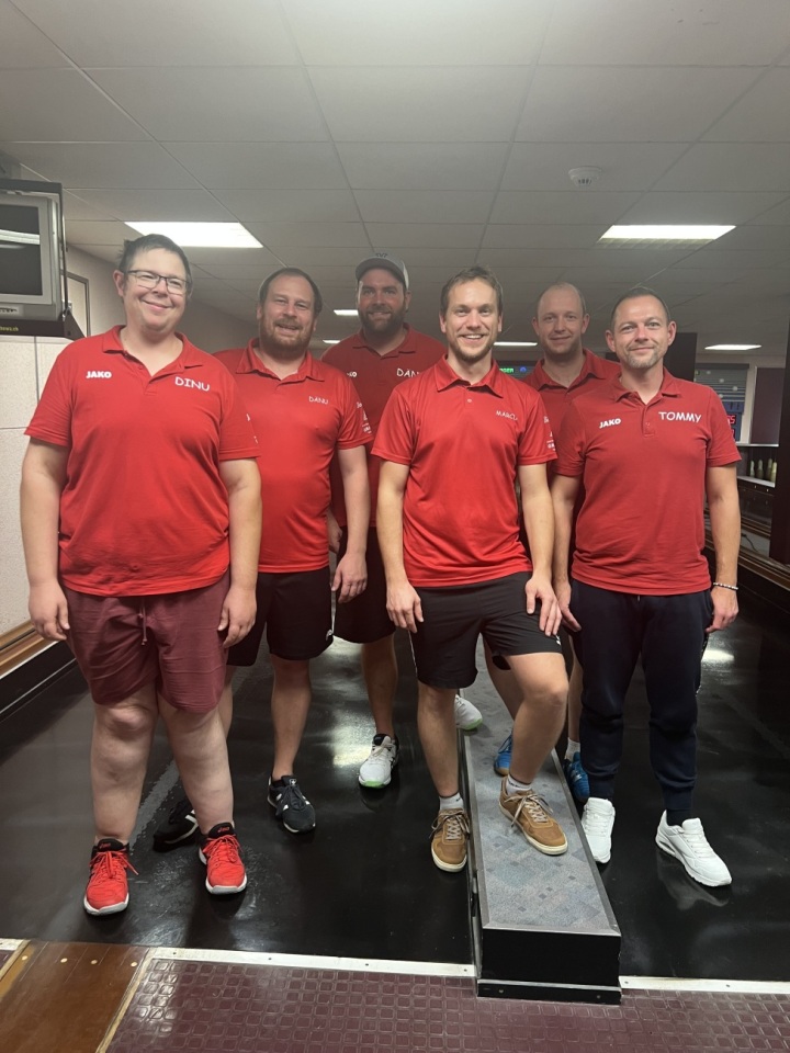 Die Cupsieger «Chegugielä» (von links): Martin Vogelsang, Daniel Burkhalter, Daniel Leibundgut, Marcel Soltermann, Sven Scheidegger, Tommy Noth. Die Cupsieger «Chegugielä» (von links): Martin Vogelsang, Daniel Burkhalter, Daniel Leibundgut, Marcel Soltermann, Sven Scheidegger, Tommy Noth.