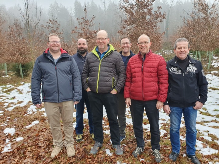 Der Burgerrat von links: Matthias Hauert (neuer Präsident), Martin Bütikofer (neuer Burgerrat), Manfred Kunz (scheidender Präsident), Fritz Heuberger (Beisitzer), Hansueli Rösch (Vizepräsident, Finanzen), Felix Spross (Hüttenwart).