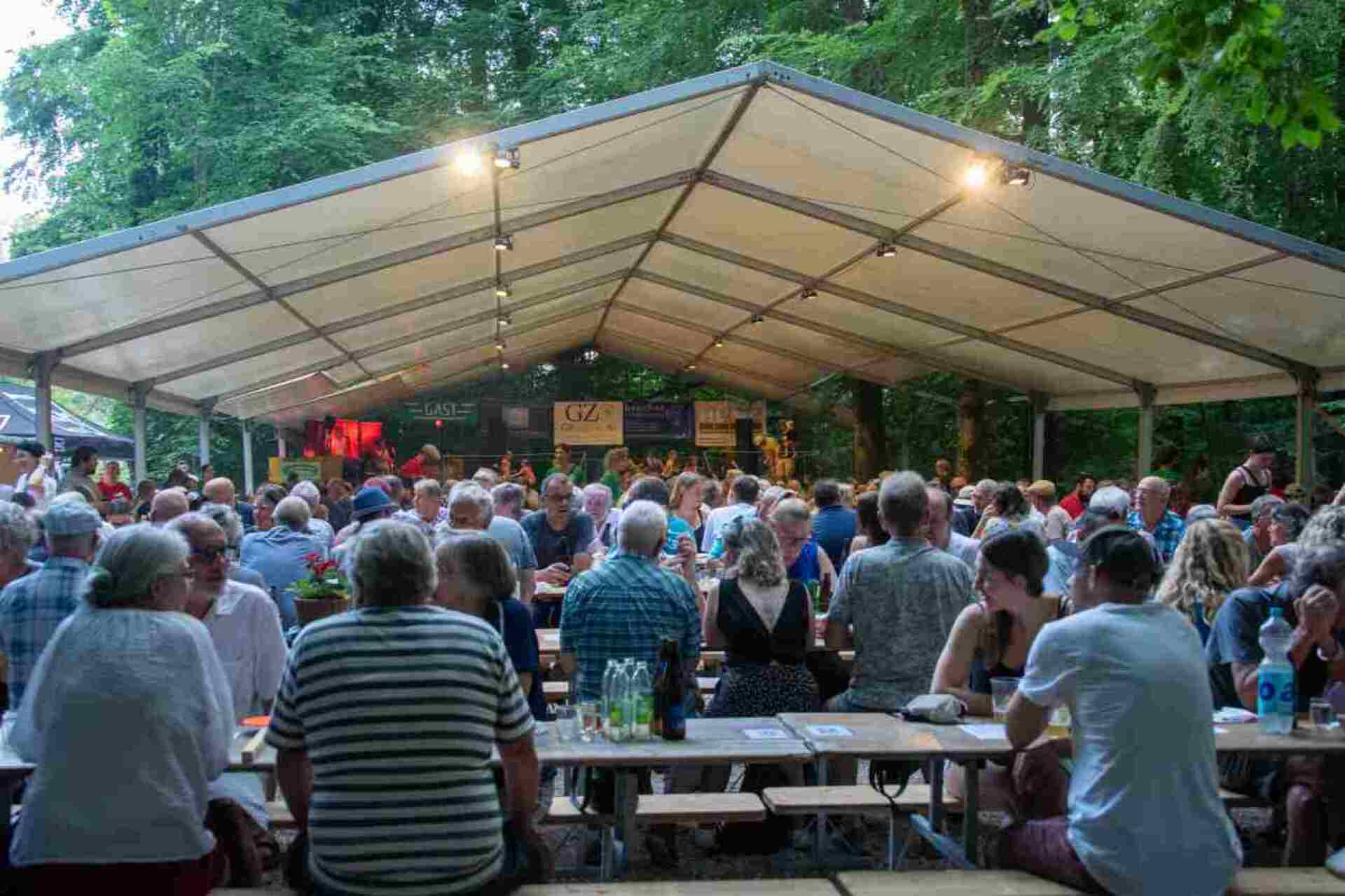 Gut besuchtes Waldfest im Tannschächli - Das Bild wird blockiert. – Möglicherweise durch einen aktiven Adblocker.