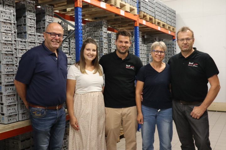 Betriebsleiterfamilie Berger (von links): Ehepaar Tanja und Stefan Berger, Bürofachkraft und stellvertretender Betriebsleitern, und Ehepaar Jacqueline und Ueli Berger, Ladenleiterin und Betriebsleiter.