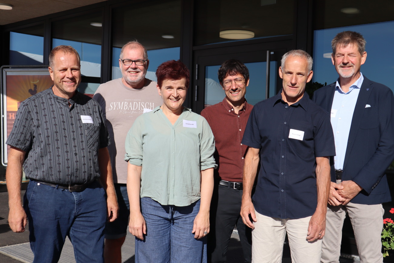 Von links: Beat Baumberger, Gemeinderat Ressort Hochbau, Hansruedi Kindler, ehemaliger Gemeindeverwalter, Christine Will, Gemeinderatspräsidentin, Dominik von Aesch, Architekt, Roland Bögli, Leiter Betrieb, und Richard Aebi, Projektleiter. Von links: Beat Baumberger, Gemeinderat Ressort Hochbau, Hansruedi Kindler, ehemaliger Gemeindeverwalter, Christine Will, Gemeinderatspräsidentin, Dominik von Aesch, Architekt, Roland Bögli, Leiter Betrieb, und Richard Aebi, Projektleiter.