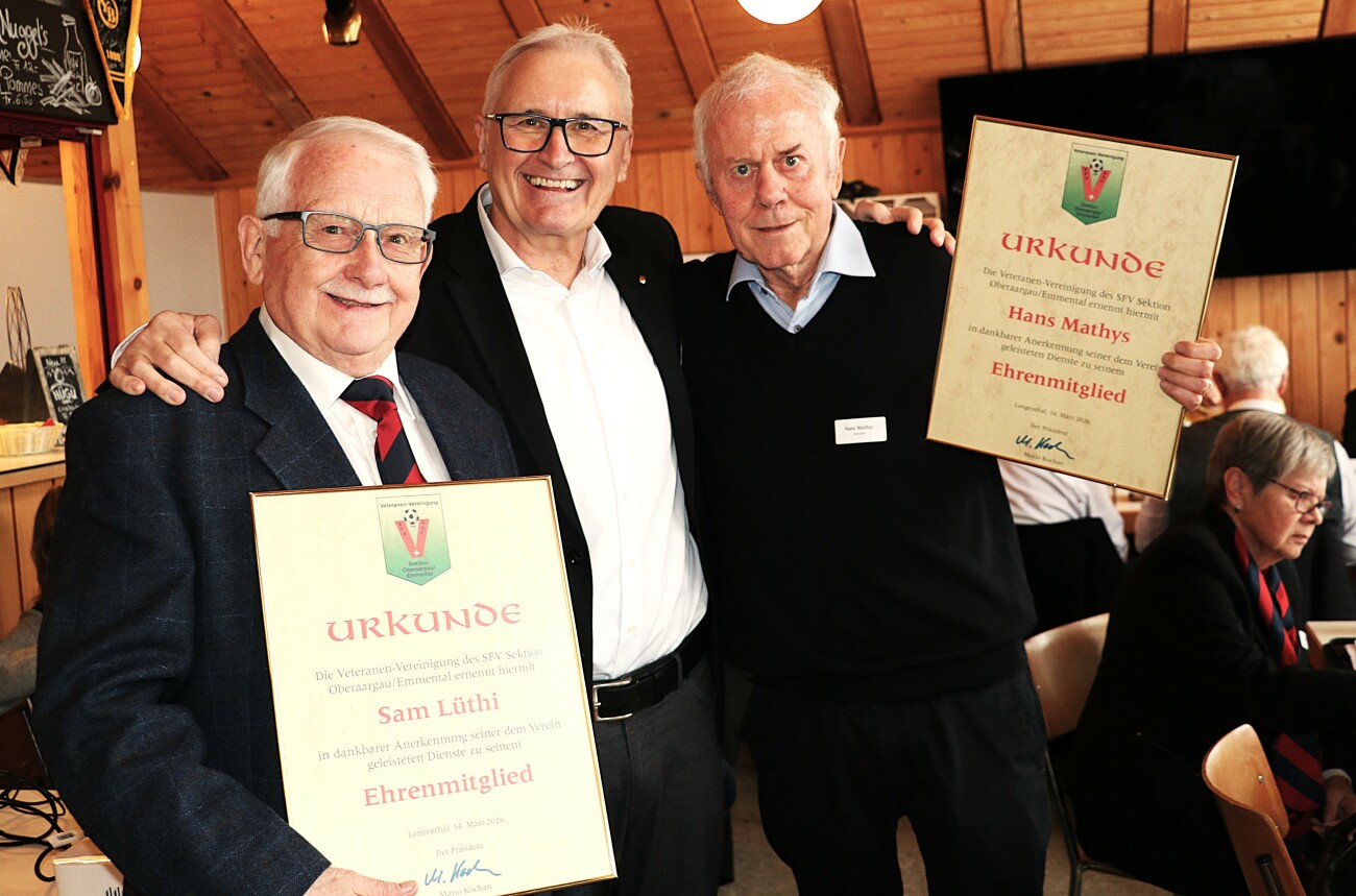 Präsident Mario Kochan (miktte) mit Sam Lüthi (links) und Hans Mathys, die beide zu Ehrenmitgliedern ernannt wurden. Präsident Mario Kochan (miktte) mit Sam Lüthi (links) und Hans Mathys, die beide zu Ehrenmitgliedern ernannt wurden.