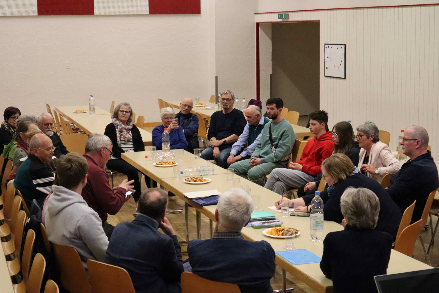 Das Dorfgespräch mit interessierten Gästen