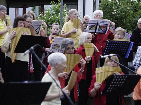 Fête de la Musique auf dem Dorfplatz - Das Bild wird blockiert. – Möglicherweise durch einen aktiven Adblocker.