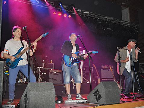 Rundum gelungenes 40-Jahre-Geburtstagsfest der Partyband TORNADOS  - Das Bild wird blockiert. – Möglicherweise durch einen aktiven Adblocker.