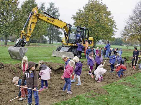 Spatenstich für den neuen Doppelkindergarten - Das Bild wird blockiert. – Möglicherweise durch einen aktiven Adblocker.