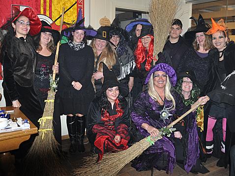 38 Hexen feierten ausgelassen die Walpurgisnacht