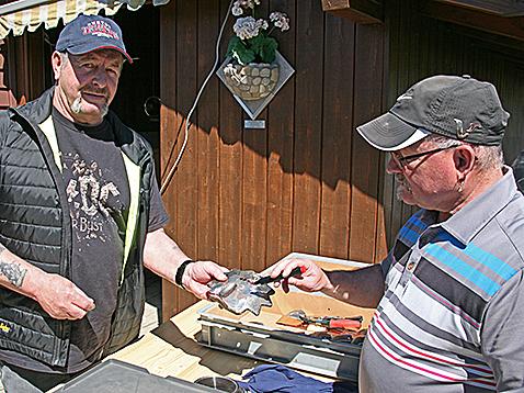 Vergnügliches Oster-Platzgen beim Schulhaus