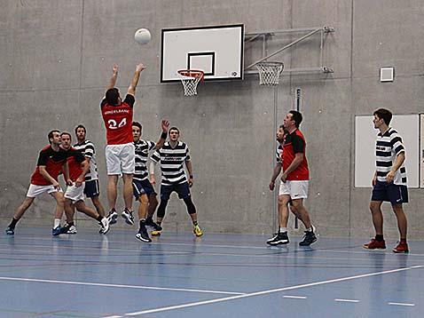 Erste Korbball-Heimrunde in der neuen Turnhalle