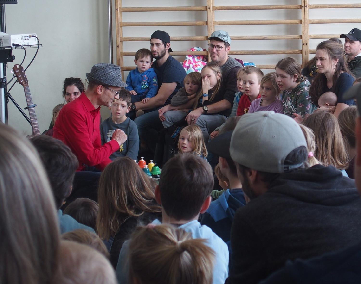 Ein lebendiges fröhliches Kinderkonzert