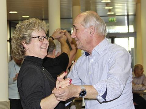 Beschwingter Tanznachmittag mit dem Duo Peres