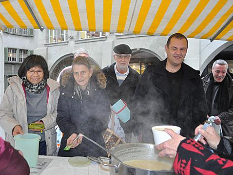 80 Liter chüschtige Hühnersuppe «über d’Gass»