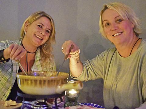 Gemütlicher Fondueabend mit Zukunftsplänen