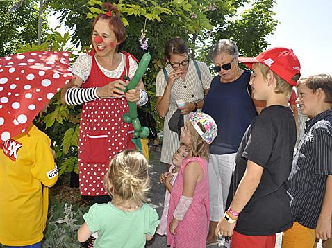 Fröhliches Sommerfest mit vielen verschiedenen Höhepunkten