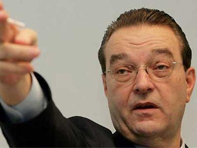 UBS plant weiteren Stellenabbau - Das Bild wird blockiert. – Möglicherweise durch einen aktiven Adblocker.