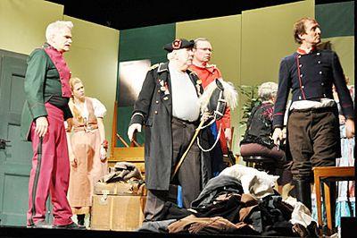 Die Theatergruppe Burgdorf brilliert mit «Das Festkomitee» - Das Bild wird blockiert. – Möglicherweise durch einen aktiven Adblocker.