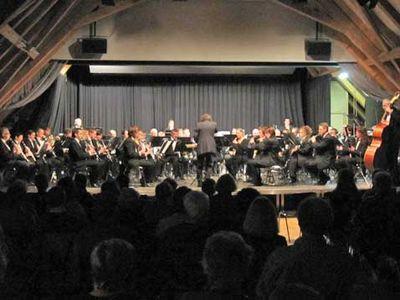 Mitreissendes Konzert der Stadtmusik Burgdorf - Das Bild wird blockiert. – Möglicherweise durch einen aktiven Adblocker.