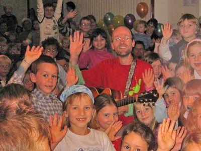 Kinderliedersänger Christof Fankhauser zu Besuch - Das Bild wird blockiert. – Möglicherweise durch einen aktiven Adblocker.