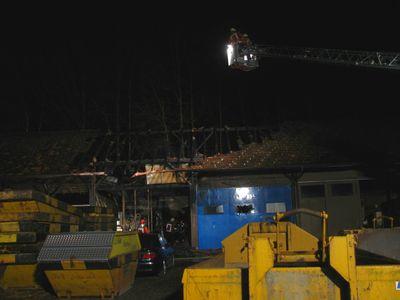 Schweissarbeiten lösten Brand in Garage aus - Das Bild wird blockiert. – Möglicherweise durch einen aktiven Adblocker.